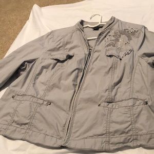 Cute vest jacket ready to pair with some jeans